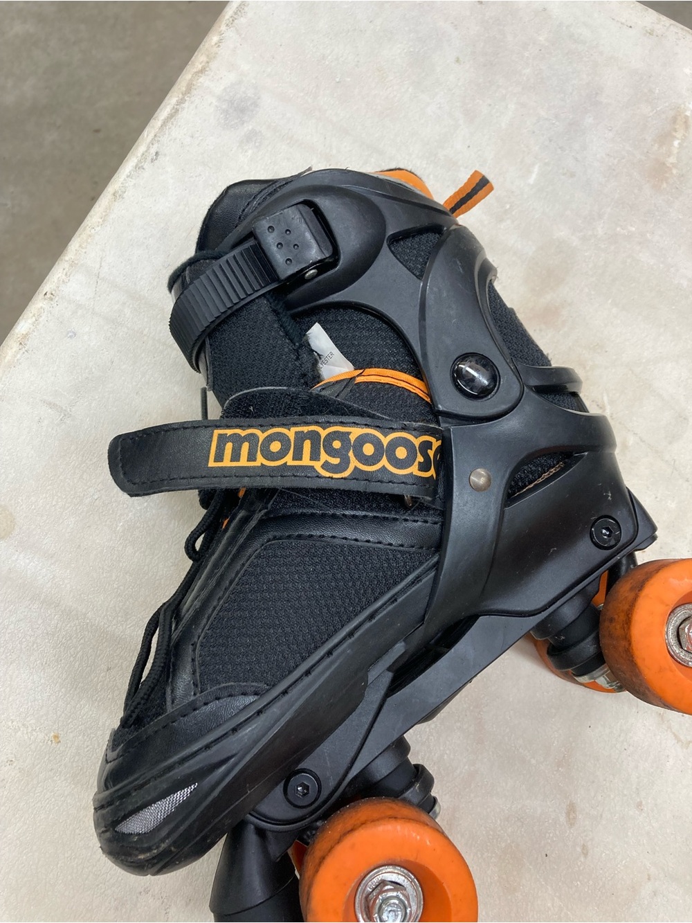 Adjustable roller blades - Picture 3 of 3
